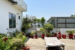 Sunrise Retreat Cozy Ambience Homestay