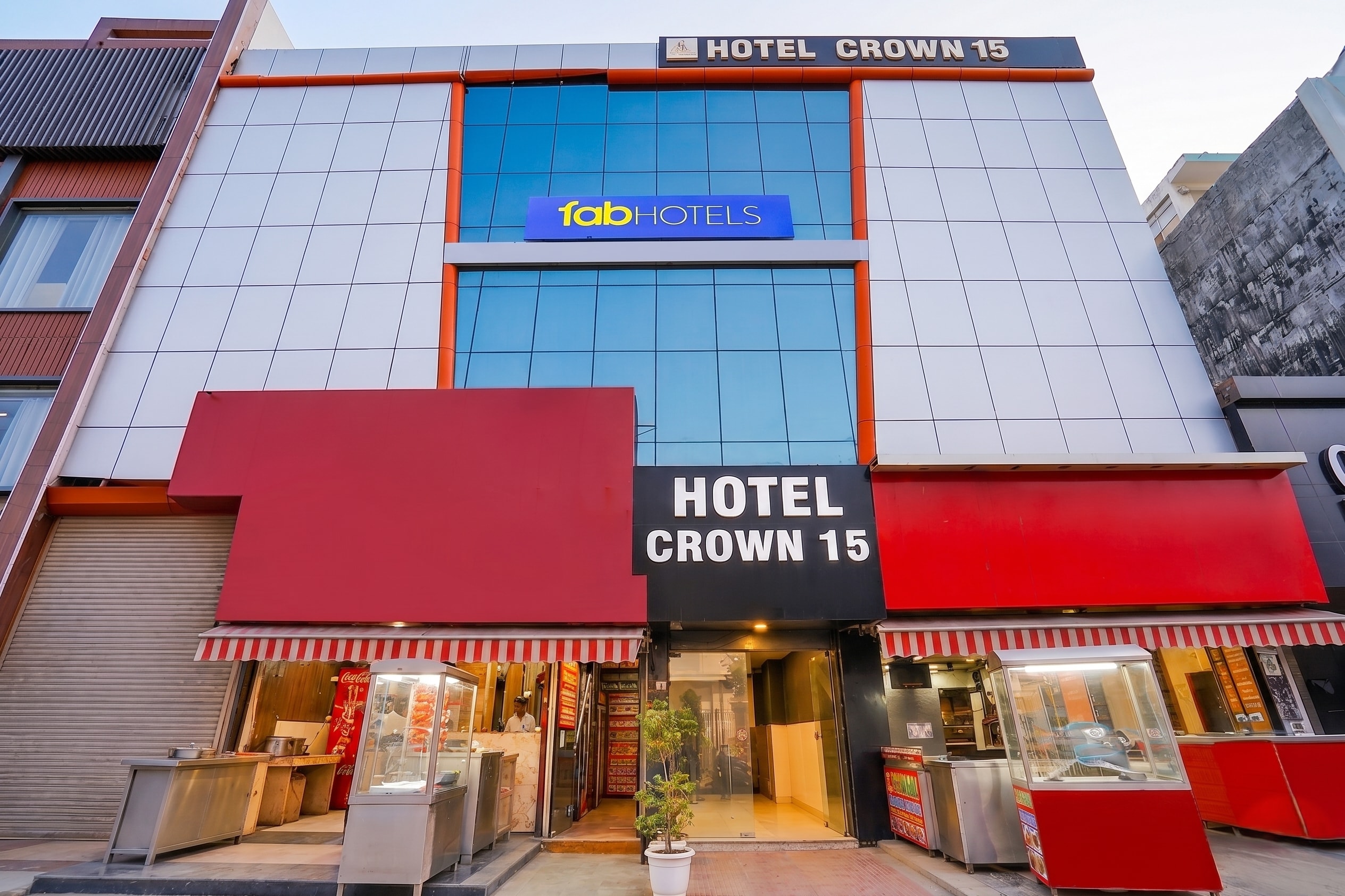 FabHotel Crown 15 - Noida Sector-15 Metro Station - Tap to explore photos