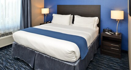 Holiday Inn Express & Suites PEEKSKILL-LOWER HUDSON VALLEY Room Type - 1 King Bed Standard Comm Accessible