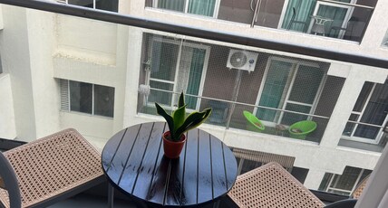 Aero Studio Neon Room Type - Aero Studio Neon