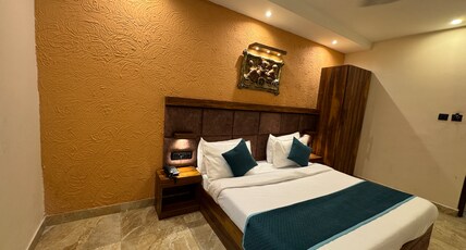 Sky High By T AND M Hotels Room Type - Deluxe Double Bed Sky High By T AND M Hotels Room Type - Deluxe Double Bed