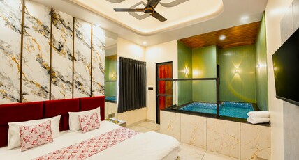 Hotel Galaxy 700 (Only 10 Min Walk from Temple) Room Type - Suite Room with Private Pool