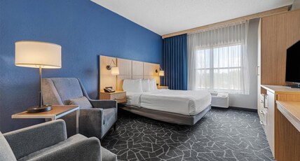Best Western Eau Claire South Room Type - Accessible - 1 Queen, Mobility Accessible, Communication Assistance, Roll In Shower, Pet Friendly Ro