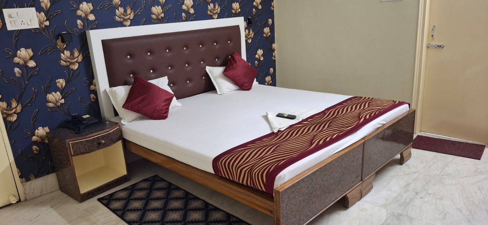 Hotel Utsav Deluxe - Tap to explore photos