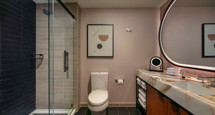 theWit Chicago, a Hilton Hotel Room Type - 2 QUEEN BEDS