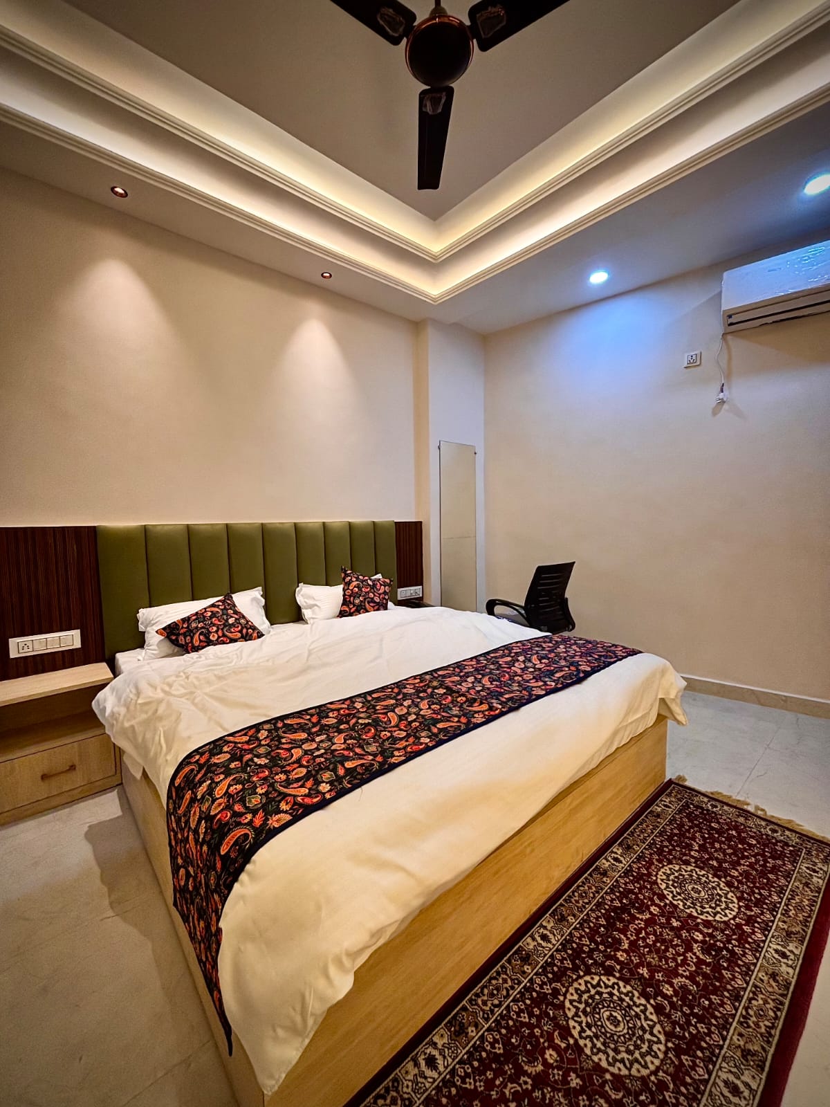 HOTEL VIMLA INN - Tap to explore photos