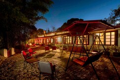 V are Family Oak Lodge | 5BHK old charm villa with indoor fireplace & BBQ