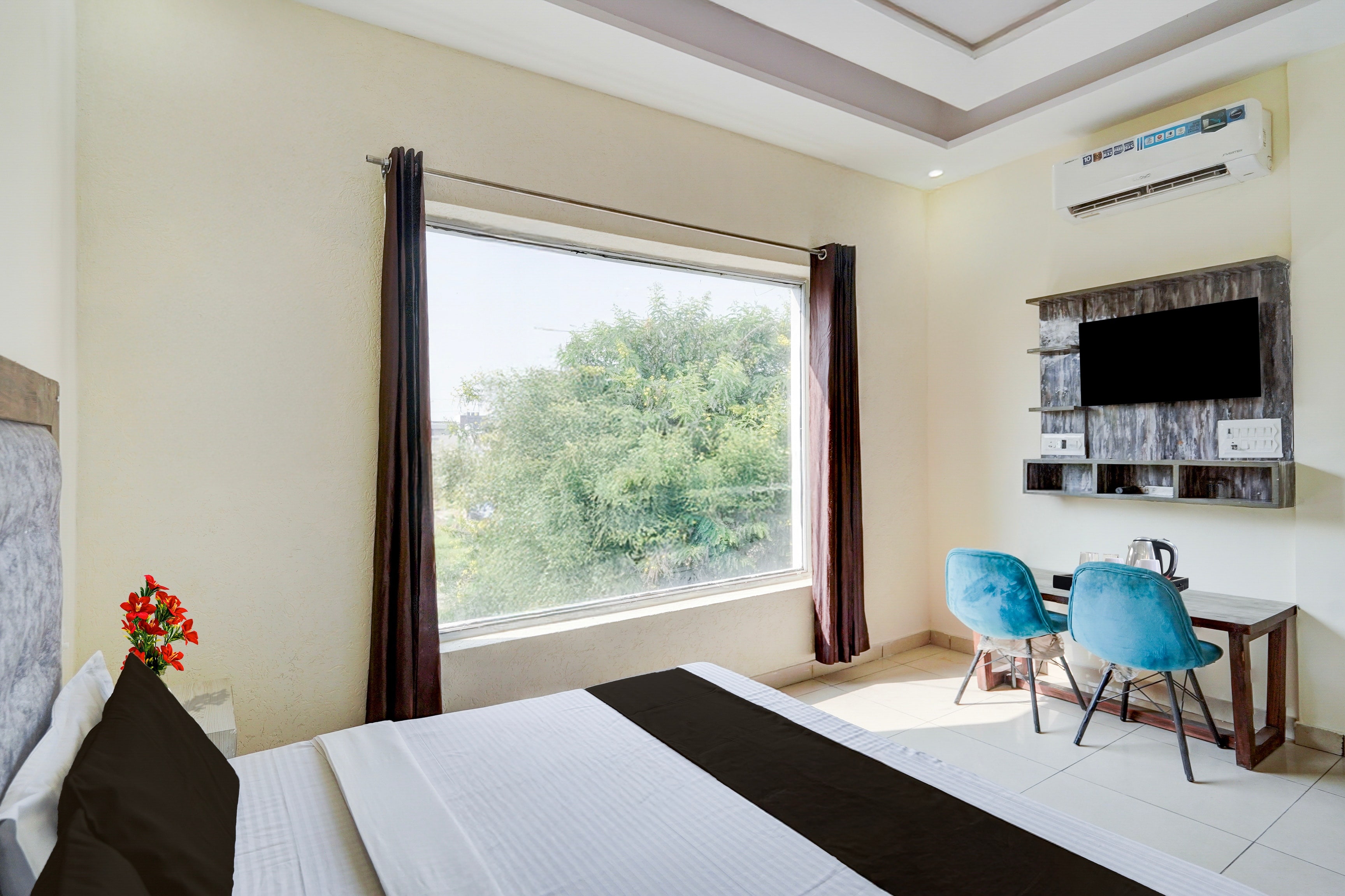 Hotel O Meerut Central College Formerly Saffron - Tap to explore photos