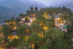 Jungle Lodge Resort & Spa