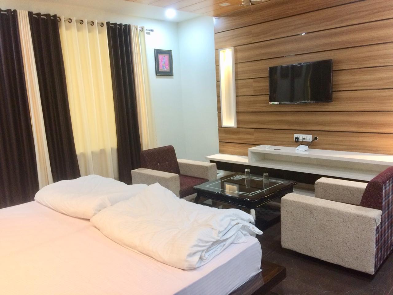 HOTEL SHREE NAND VILAS & BANQUET HALL - Tap to explore photos