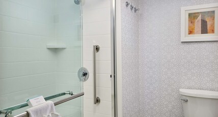 Hampton Inn Fairfax City Room Type - 1KING REFRIG  MICRO NOSMOK