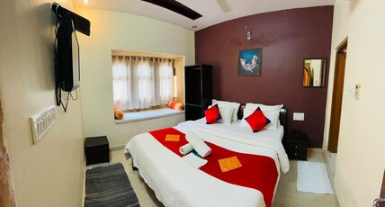 Golden Marigold Hotel Room Type - Deluxe Double Room