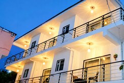 Photos of Daylight Aurelia Hills