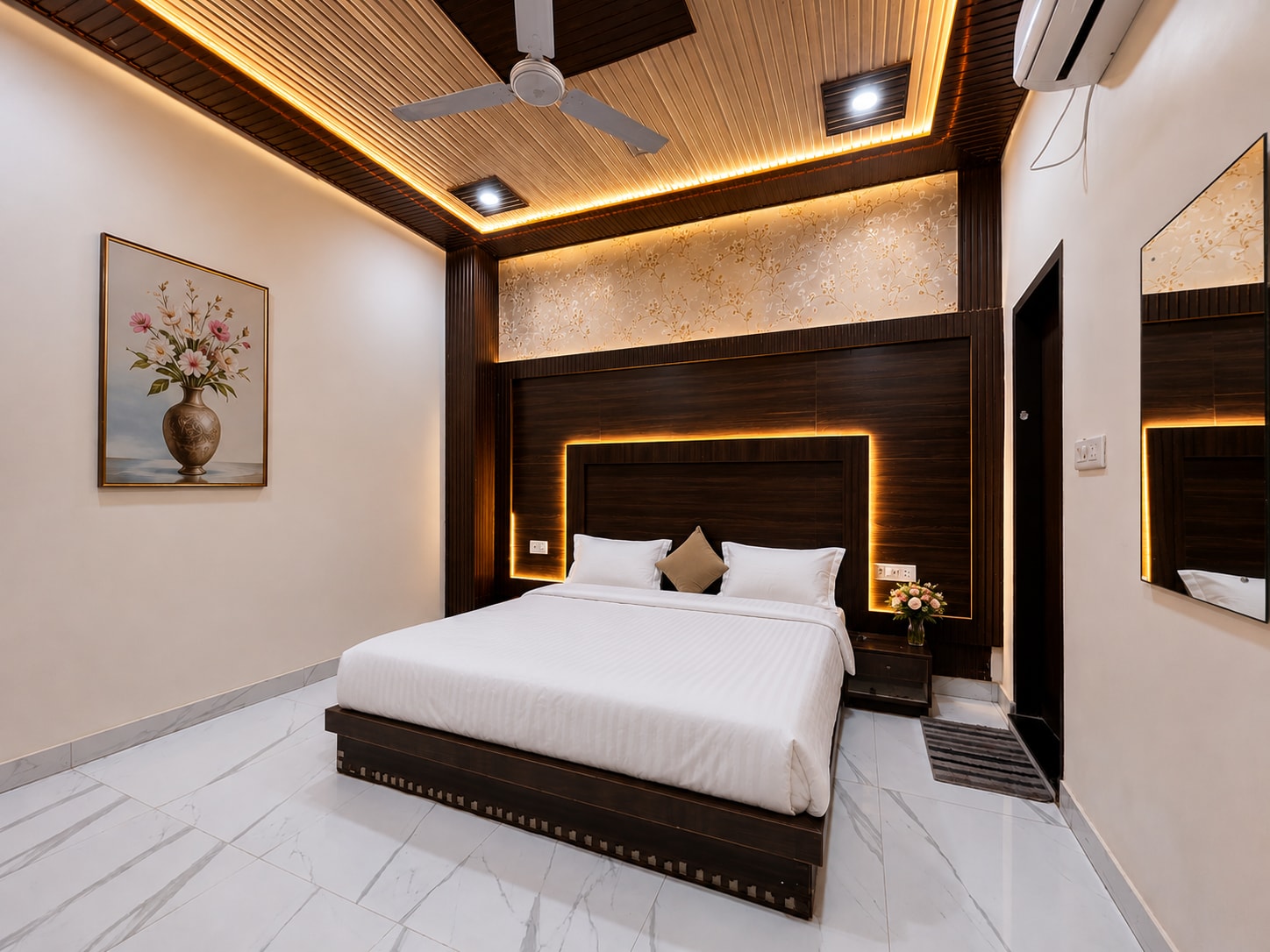 Hotel Shri Mohini Kunj Vindavan By HRG - Tap to explore photos