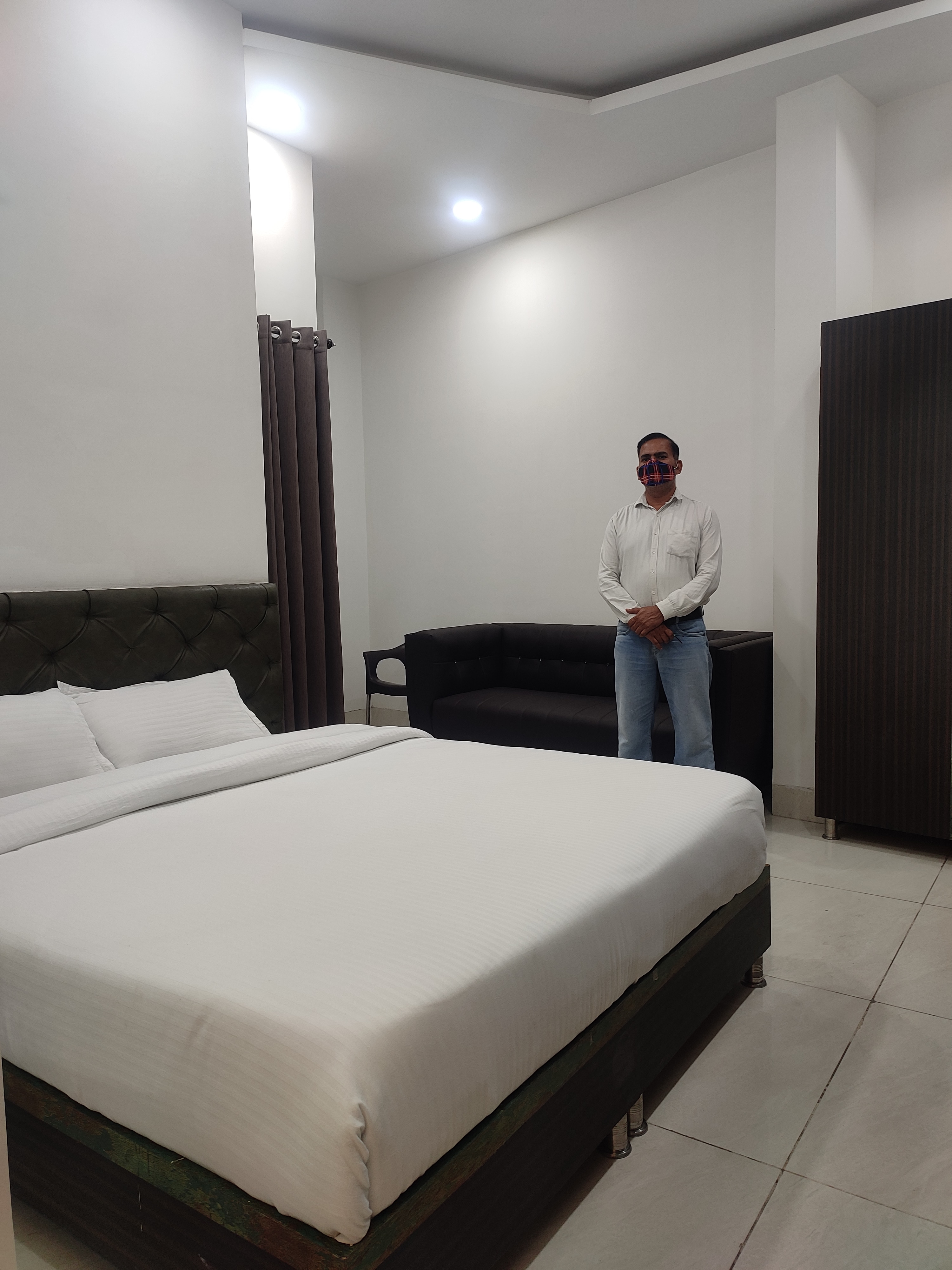 Hotel Green Apple - Tap to explore photos