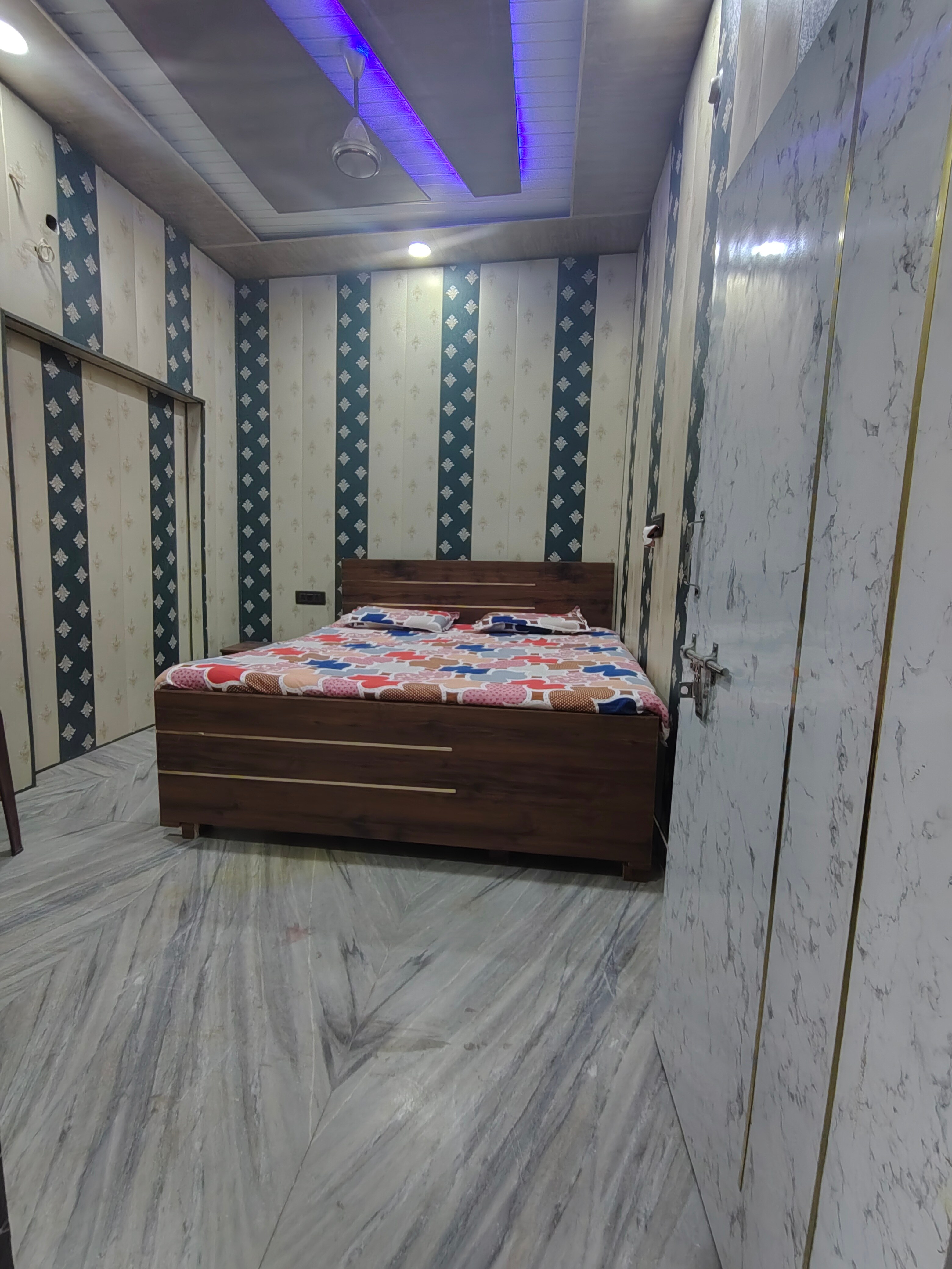Raghunandan Guest House Ayodhya - Tap to explore photos