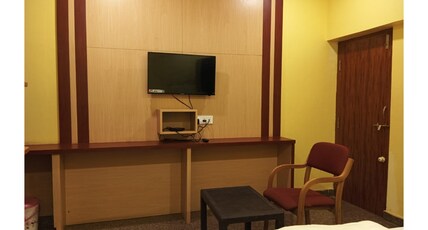 Sri Ratna Lodge Room Type - Family AC Room