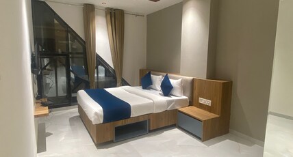JMB Hotel Height Room Type - Deluxe Family Room