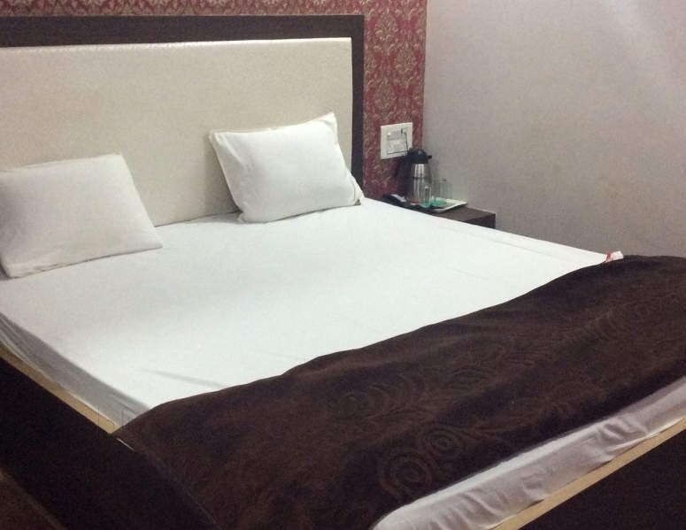 Derby Hotel & Restaurant - Tap to explore photos