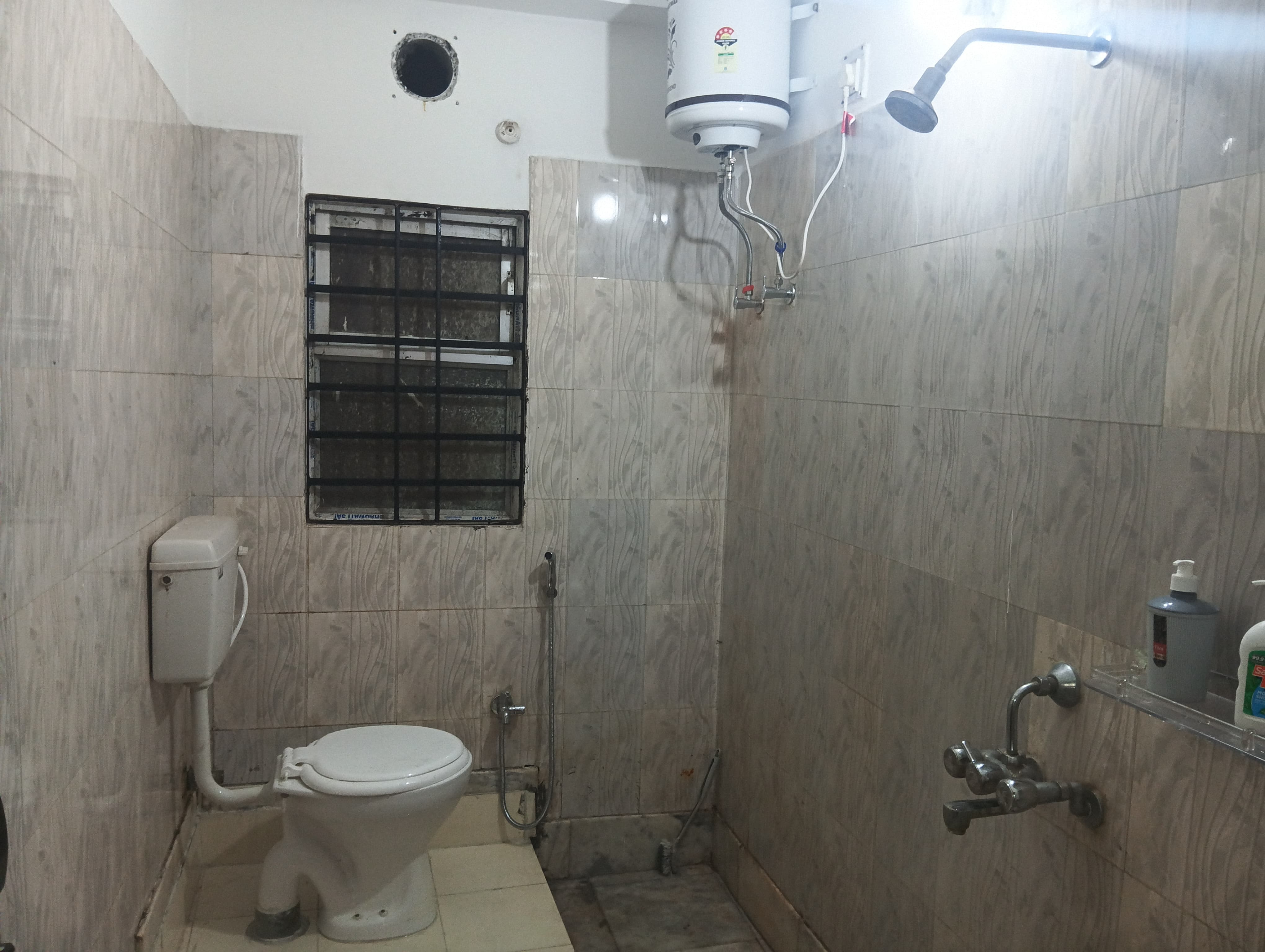 Taru s homestay 2 - Tap to explore photos