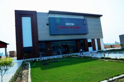 Moon Dhaba & Restaurant