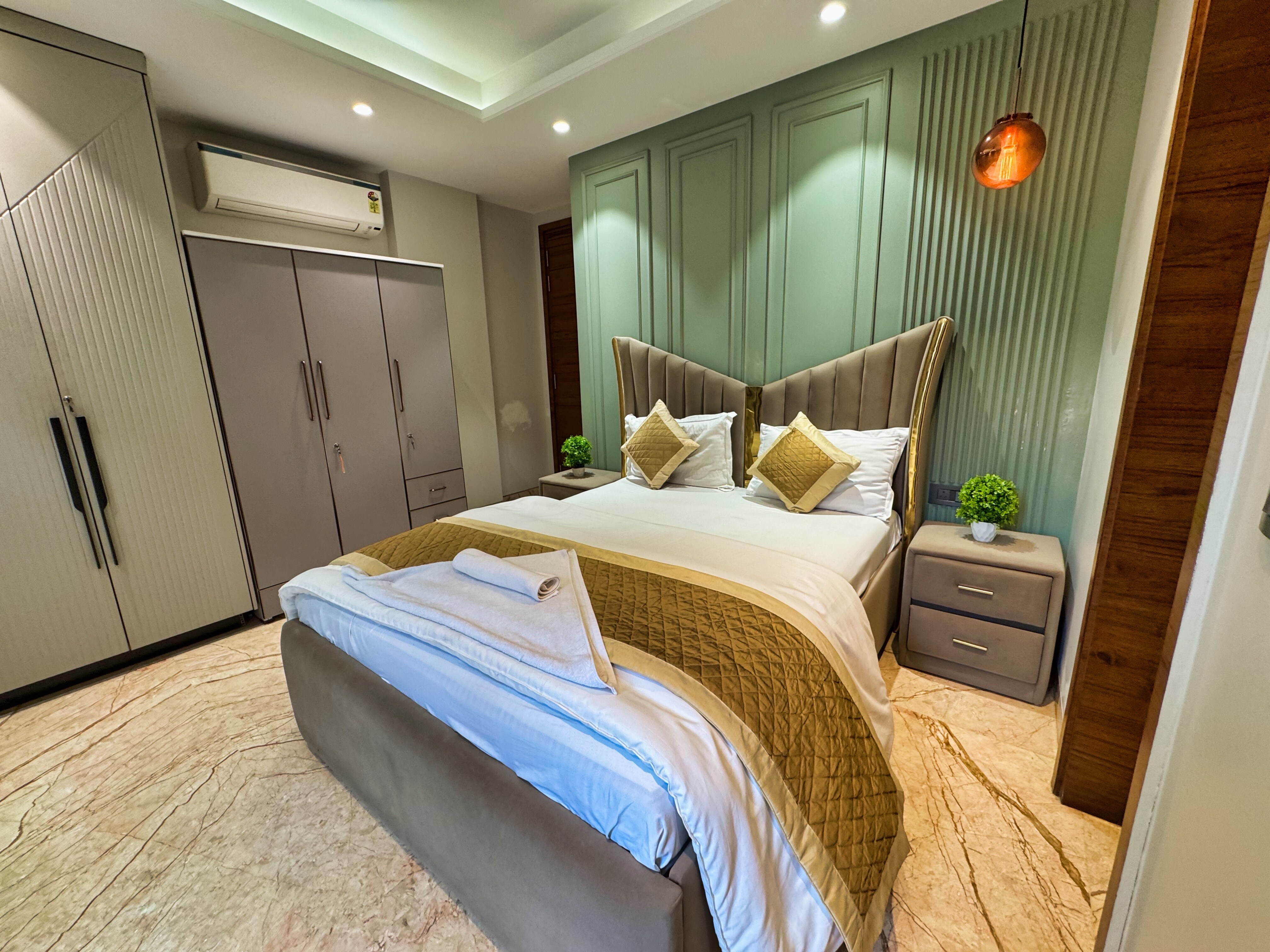 Stylish 2BHK Apartment in Saket - Tap to explore photos