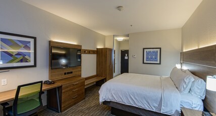 Holiday Inn Express & Suites CORPUS CHRISTI Room Type - 1 King Standard Communications Accessible