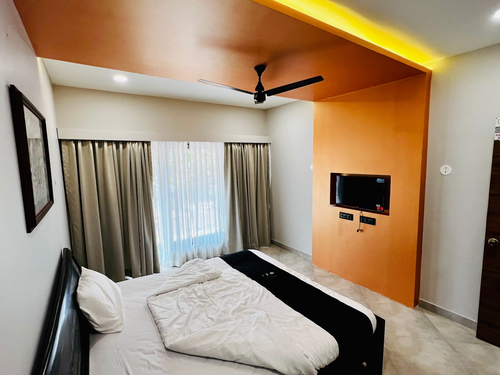 D Beach Villa - Tap to explore photos