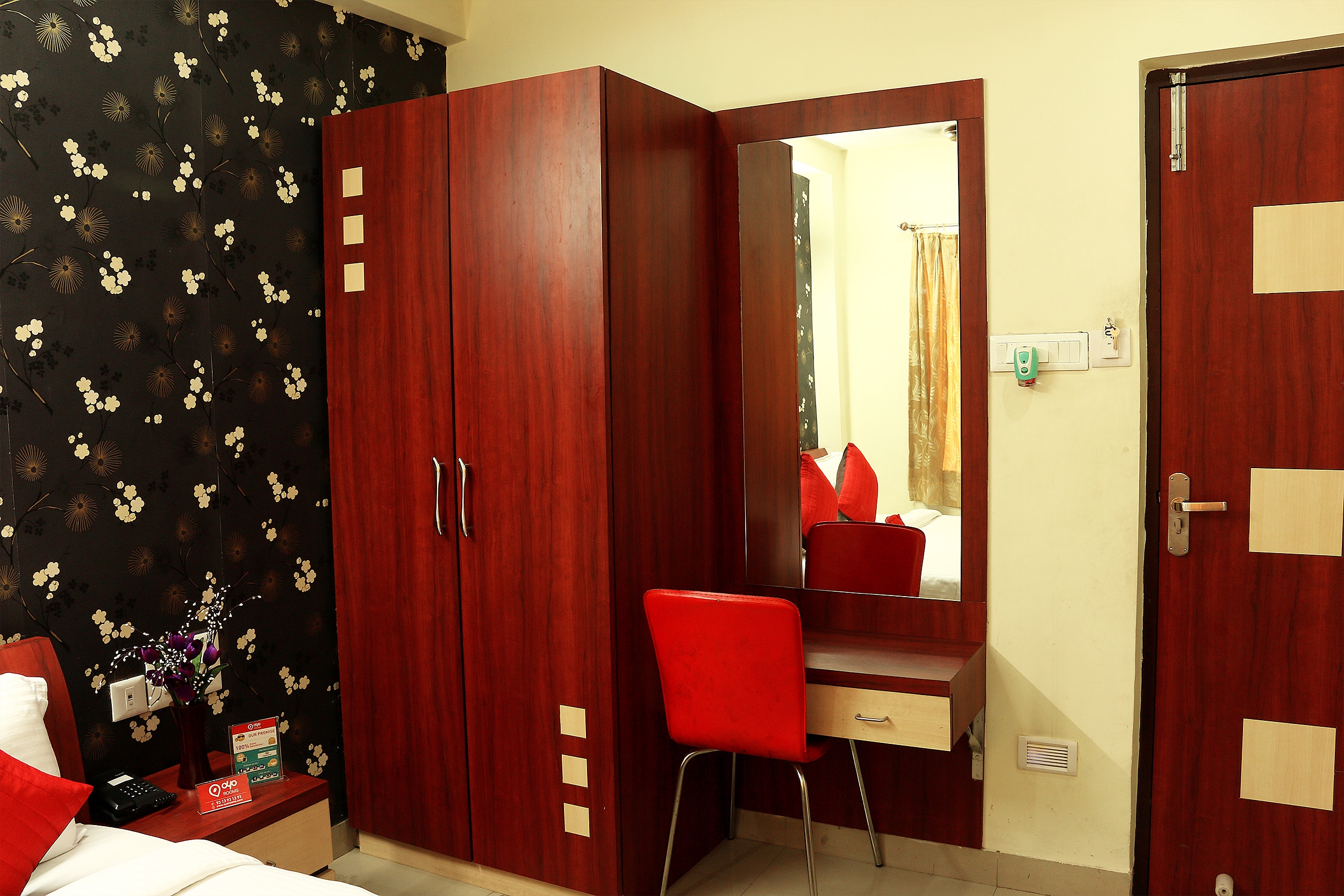 Hotel Saad 1 Min Walk From Park Circus, Kolkata - Tap to explore photos