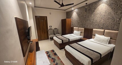 TheMonark Inn Room Type - Twin Bed