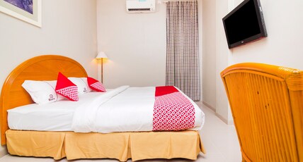 Capital O 1867 Kara Guest House Room Type - Indonesia Deluxe Double