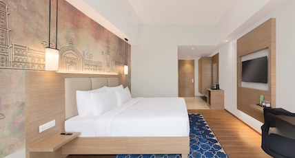 Mercure Lucknow Gomti Nagar - An AccorHotels brand Room Type - Classic Room with 1 kingsize bed Mercure Lucknow Gomti Nagar - An AccorHotels brand Room Type - Classic Room with 1 kingsize bed