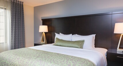 Staybridge Suites CANTON Room Type - 1 King Bed Studio Suite Mobil Access Tub