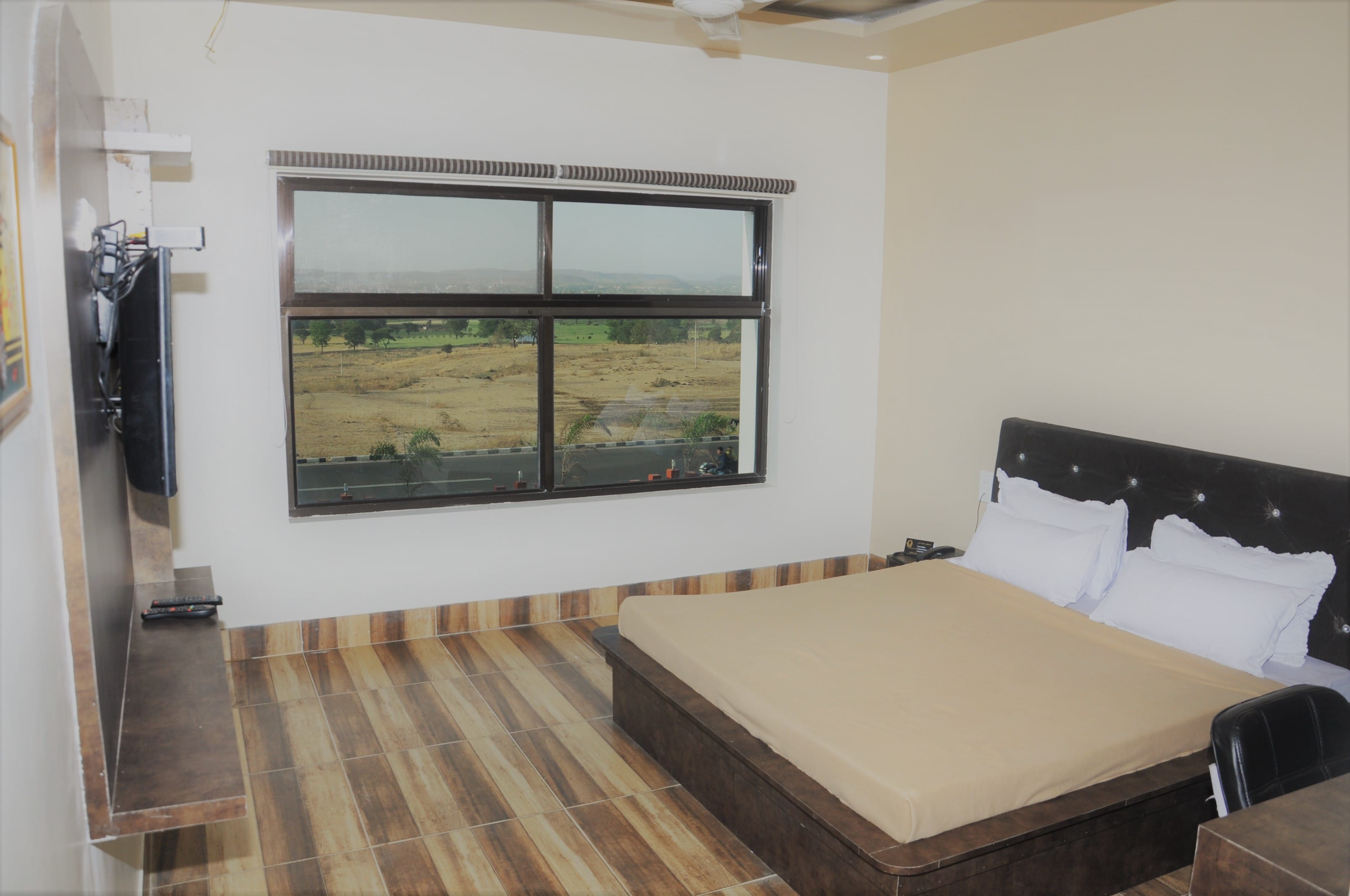 Shriji Resorts - Tap to explore photos