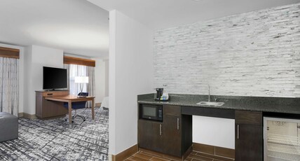 Hampton Inn & Suites Austin - Downtown / Convention Center Room Type - 1KN MOB HEA ACC LG STU NS