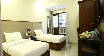 Hotel Rainbow Room Type - Twin Bedded Room