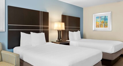 Best Western Newport Inn Room Type - 2 Double Beds, Non-Smoking, Microwave And Refrigerator, Flat Screen Television, High Speed Internet 
