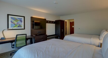 Holiday Inn Express & Suites AUBURN DOWNTOWN Room Type - 2 Queen Standard