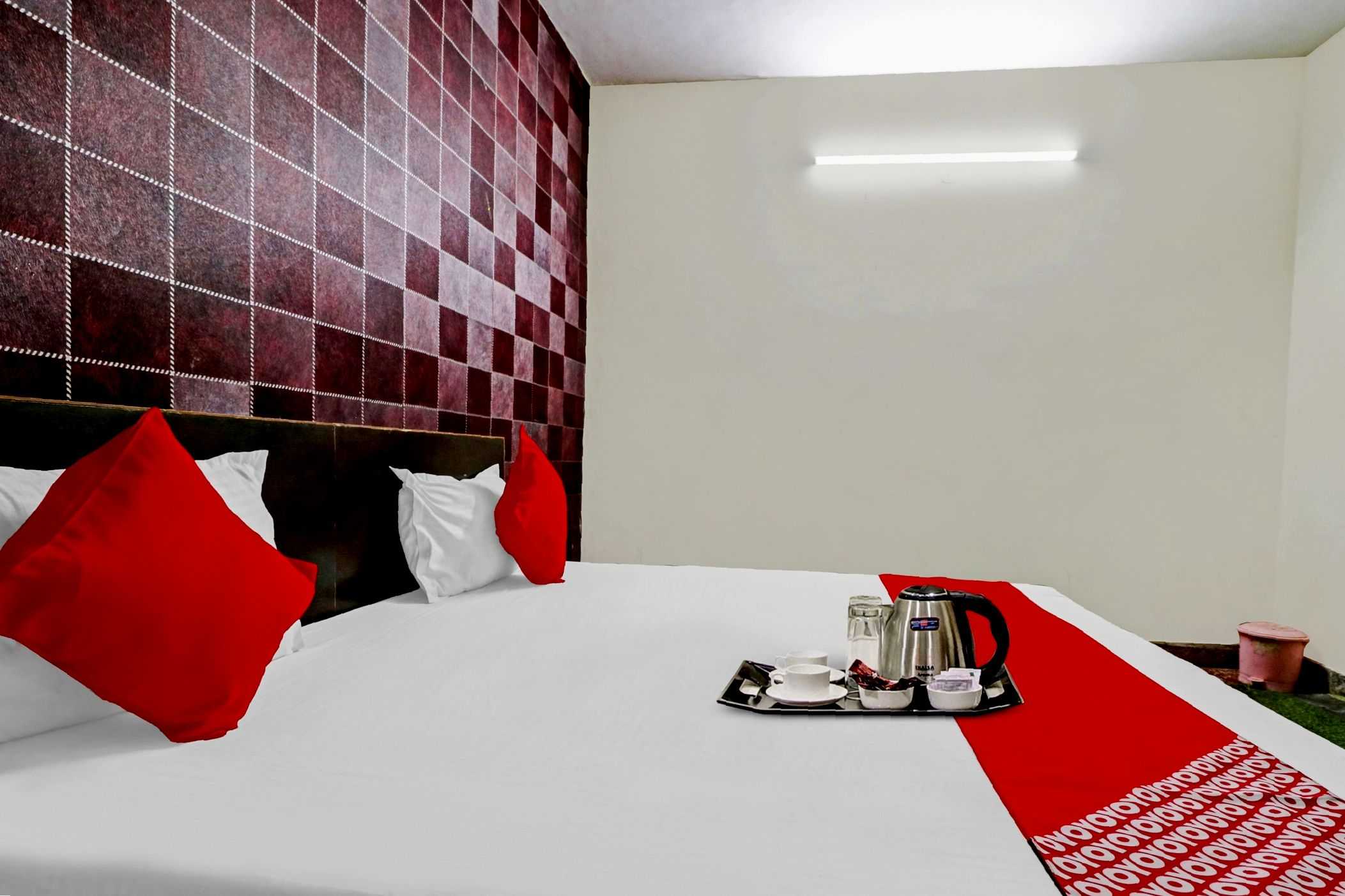 Hotel O Lion Home Stay - Tap to explore photos
