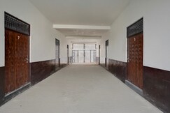 SPOT ON Royal Palace