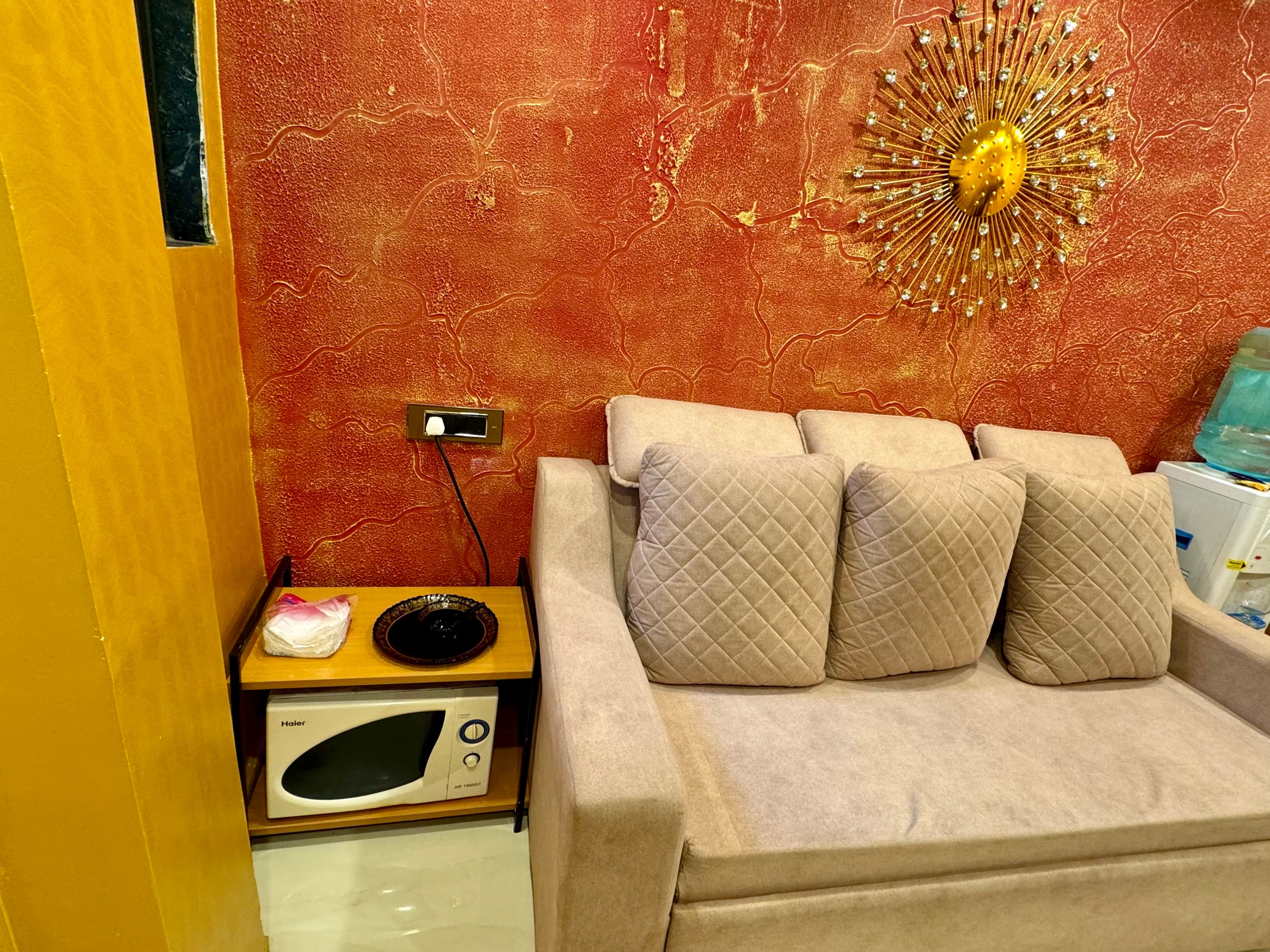 Budget homestay near bkc - Tap to explore photos