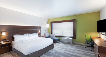Holiday Inn Express & Suites CHANUTE Room Type - 1 King Stndrd Communications Accessible