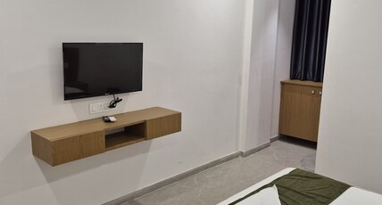 The Retreat Residency and lodging Room Type - AC DELUXE ROOM