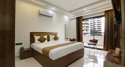 360 Degree Hotel Medicity Room Type - Deluxe King size room