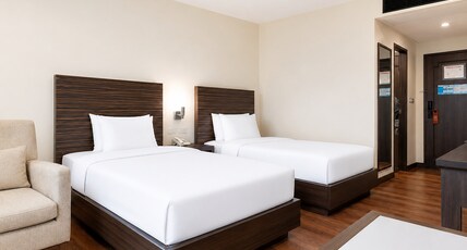 Journeyhub Sukhumvit Bangkok 26 Room Type - Superior Twin Room