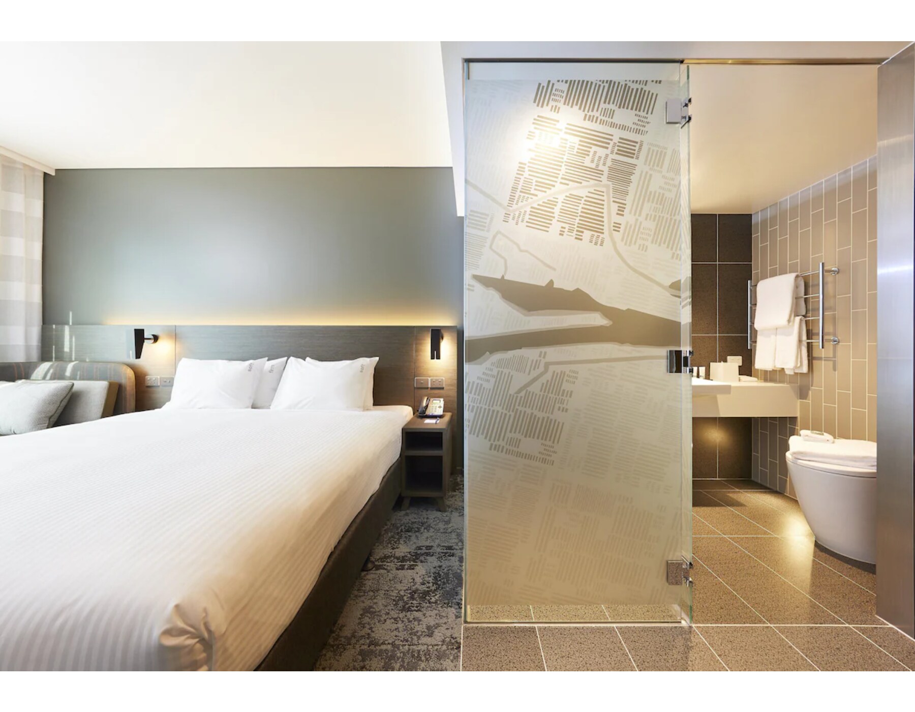 Holiday Inn VIENNA CITY - Tap to explore photos