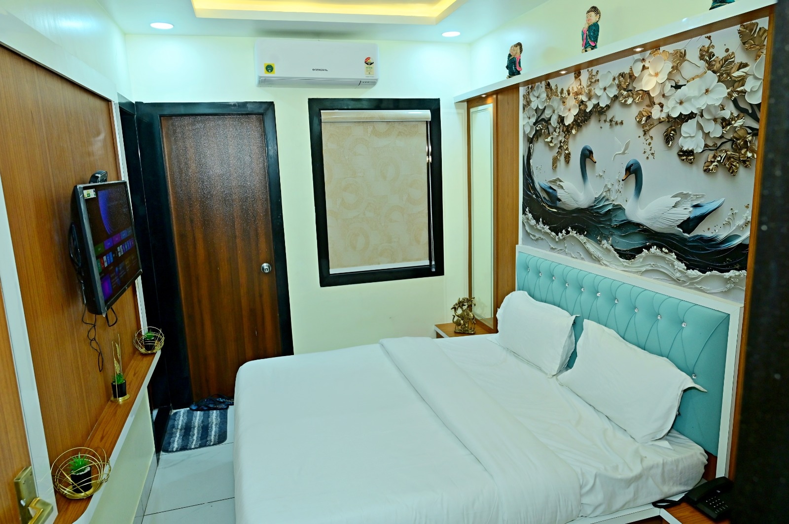 Gehlot Paradise Hotel & Restaurant - Tap to explore photos