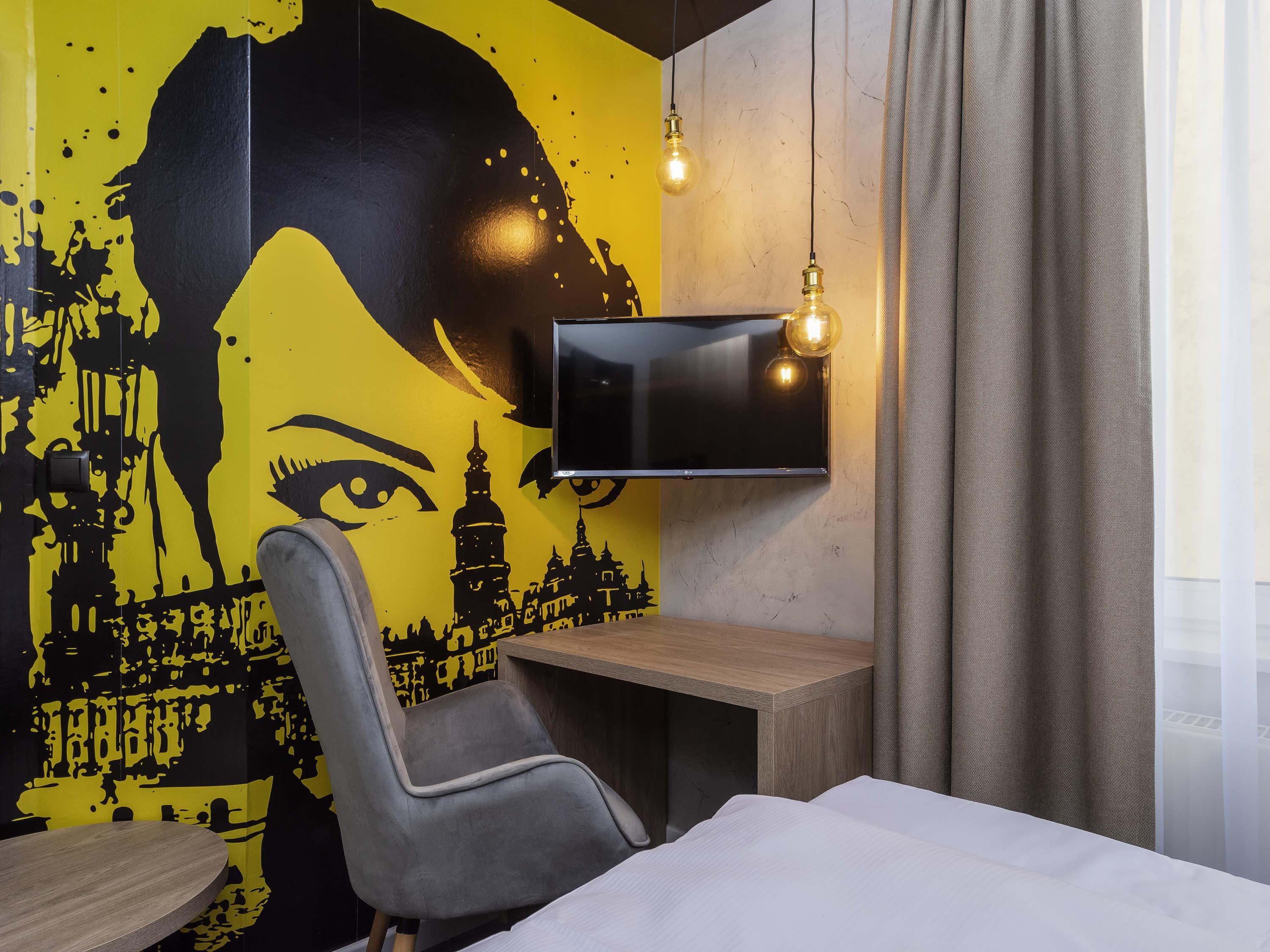 ibis Styles Dresden Neustadt - Tap to explore photos
