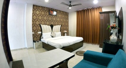 HOTEL SHEELA STAYS Room Type - Deluxe Room