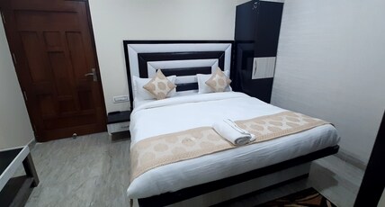 HOTEL JHARI PALACE Room Type - DELUXE ROOM